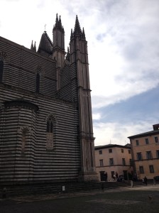 Orvieto - Duomo from side