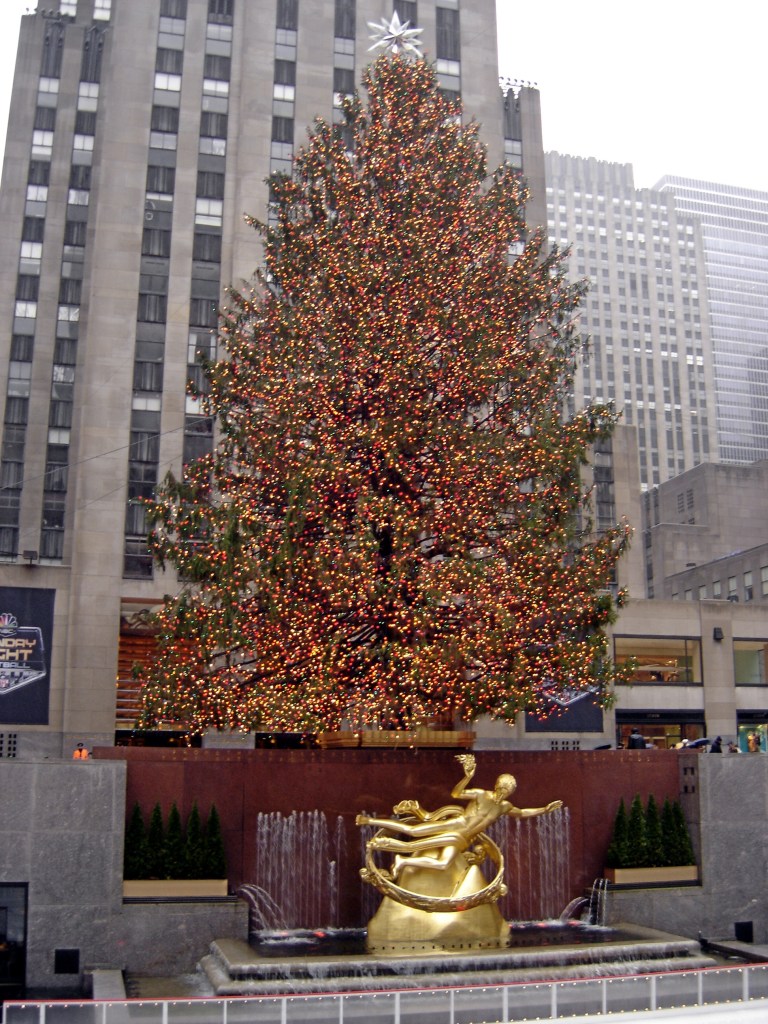 christmas-tree-in-rockefeller-center-ny-ny-3jpg